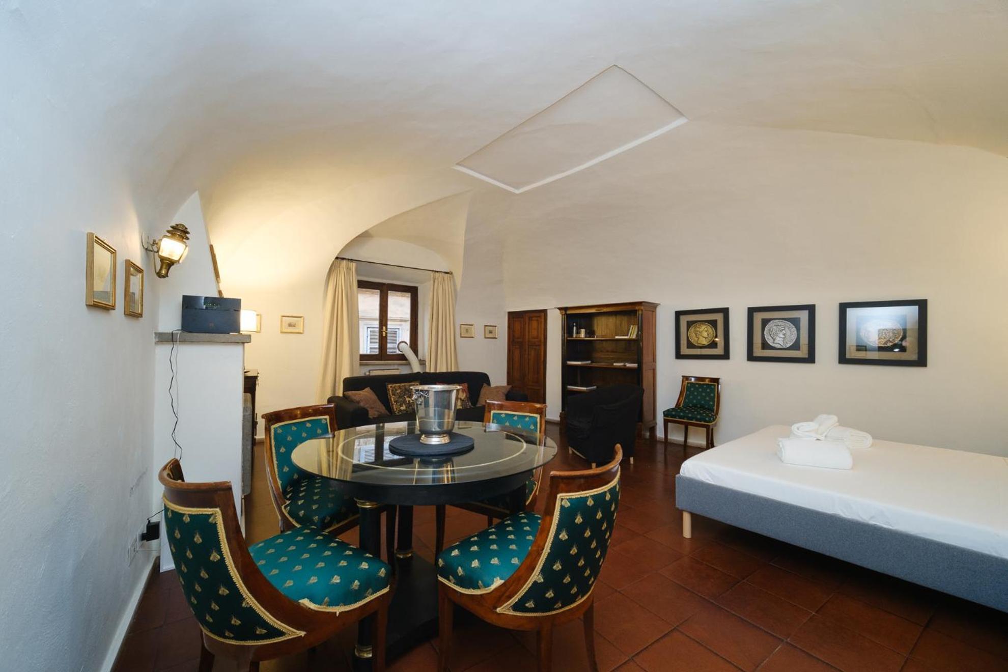 Pantheon's Arch By Buddyrent Apartment