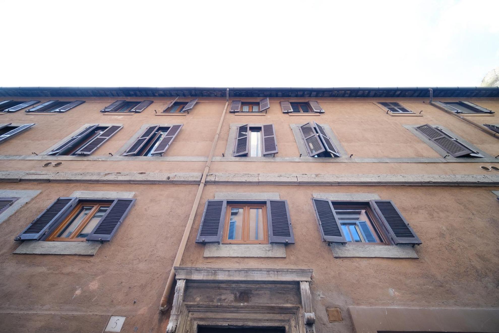 Pantheon's Arch By Buddyrent Apartment Rom